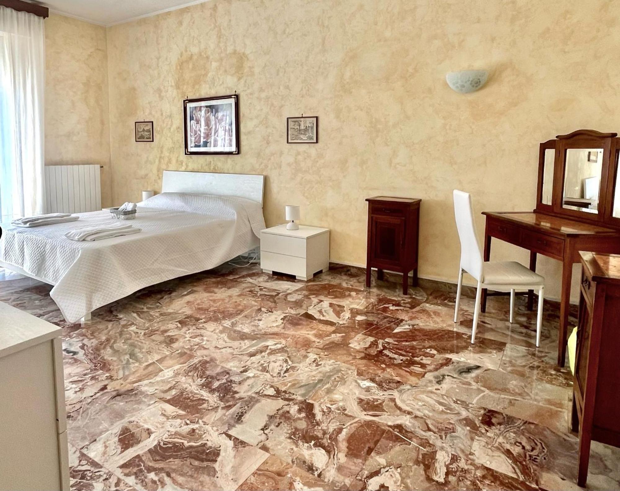 Le Ville Tivoli - Suites, Tivoli City Center! מראה חיצוני תמונה